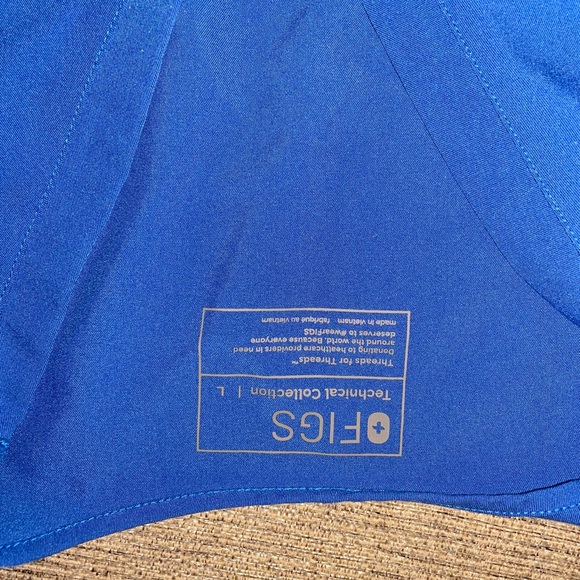 Figs W size L scrub pants and scrub shirt worn twice - Picture 5 of 6